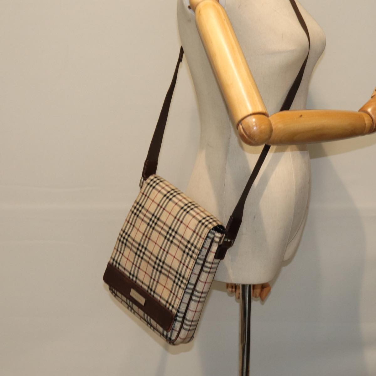 BURBERRY Nova Check Shoulder Bag Canvas Beige Auth bs14883