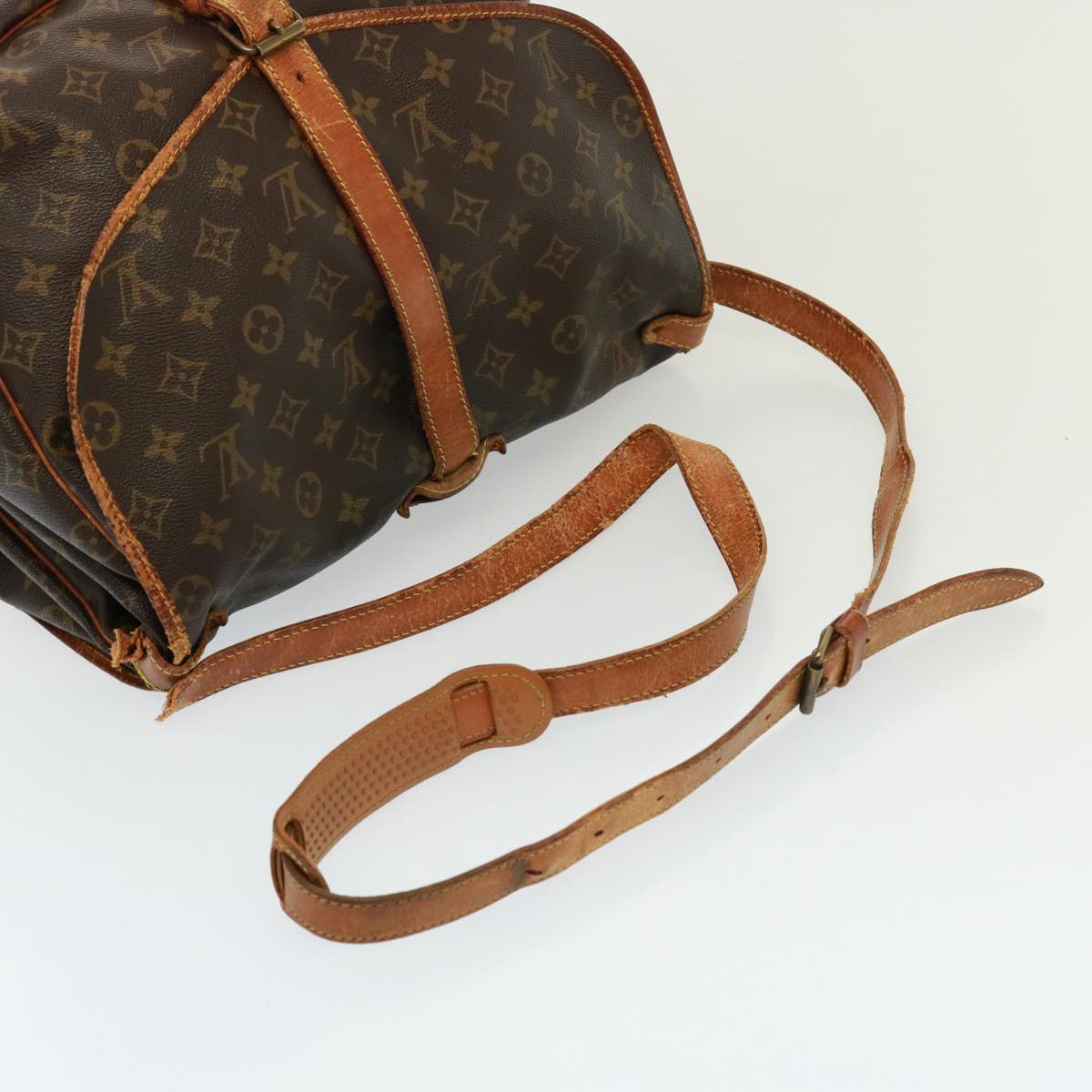 LOUIS VUITTON Monogram Saumur 35 Shoulder Bag M42254 LV Auth bs14898