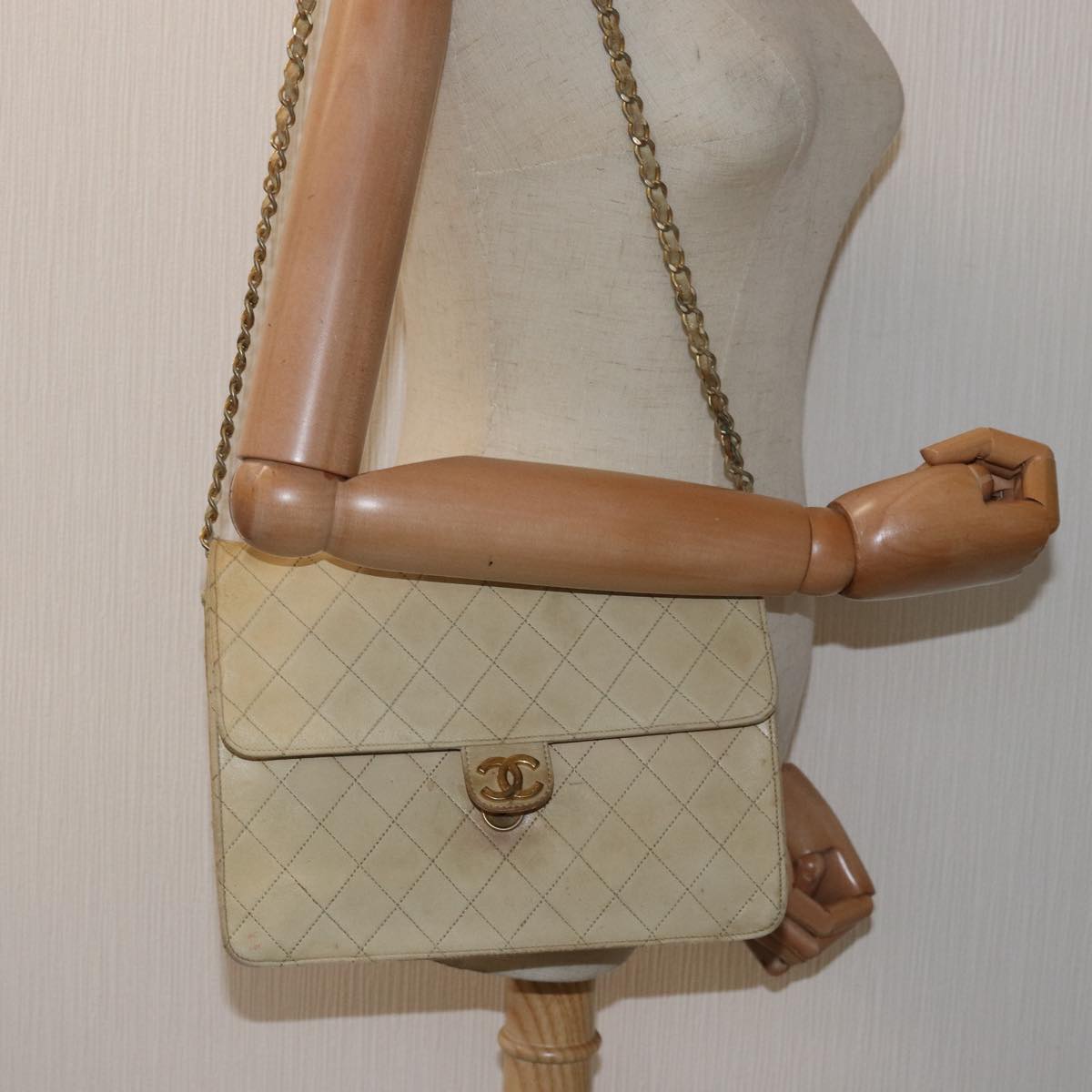 CHANEL Matelasse Chain Shoulder Bag Lamb Skin Beige CC Auth bs14909