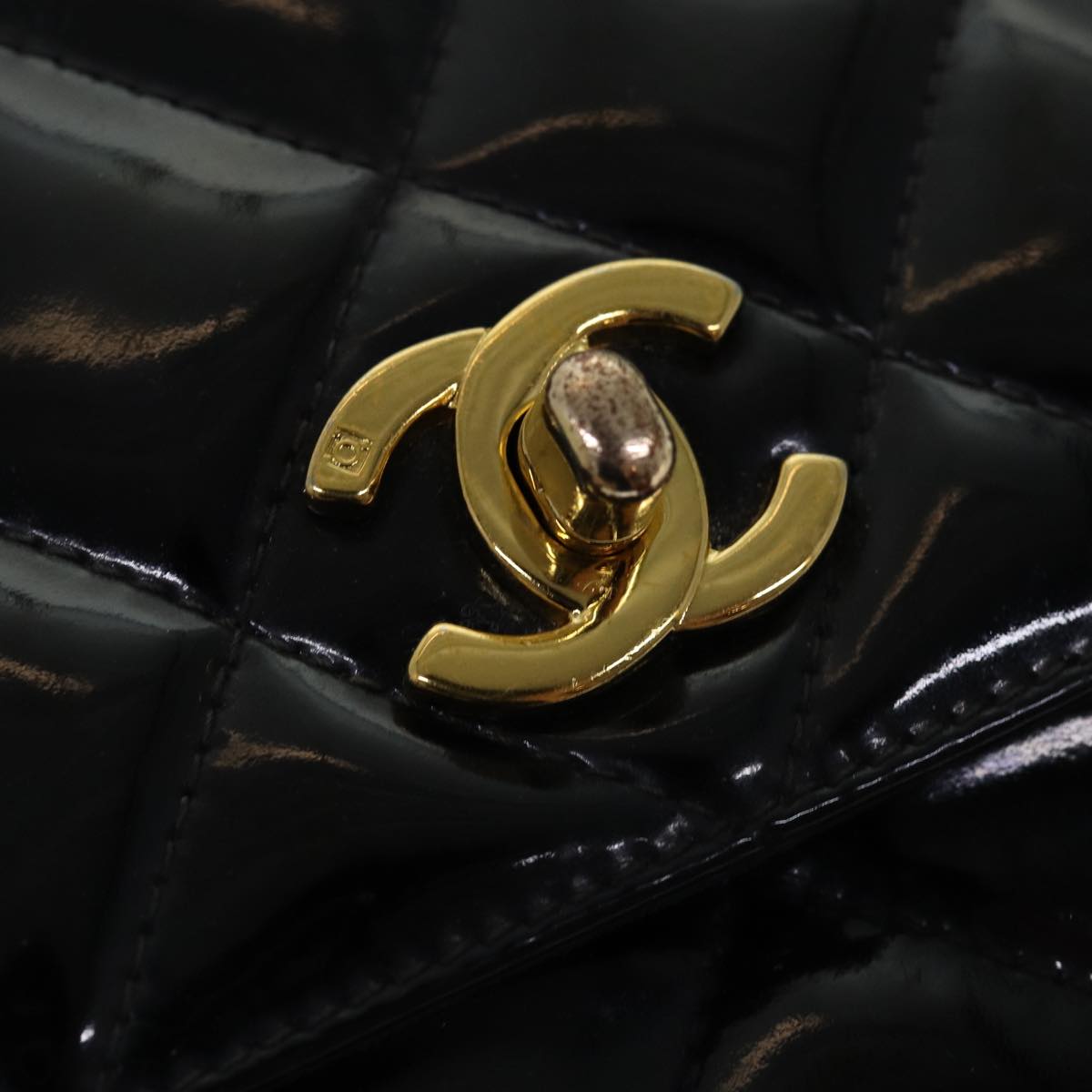 CHANEL Matelasse Turn Lock Chain Shoulder Bag Enamel Black CC Auth bs14917