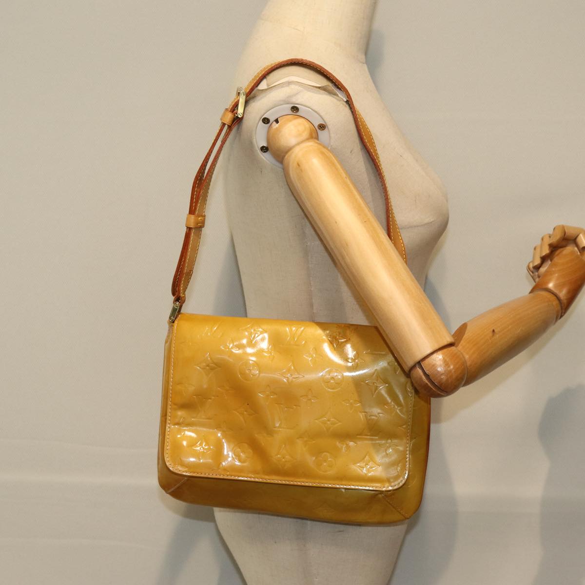 LOUIS VUITTON Monogram Vernis Thompson Street Bag Beige M91301 LV Auth bs14929