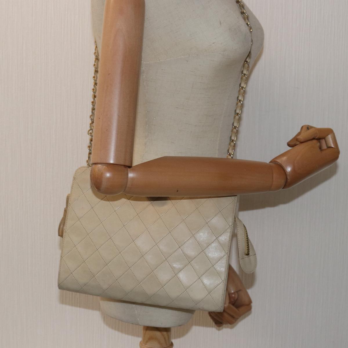 CHANEL Matelasse Chain Shoulder Bag Lamb Skin Beige CC Auth bs14983