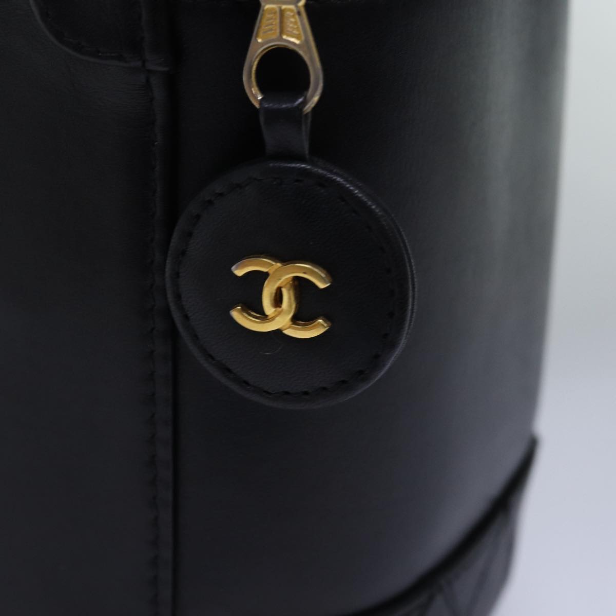 CHANEL Bicolole Vanity Cosmetic Pouch Leather Black CC Auth bs14989