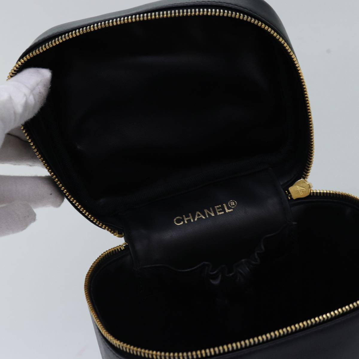 CHANEL Bicolole Vanity Cosmetic Pouch Leather Black CC Auth bs14989