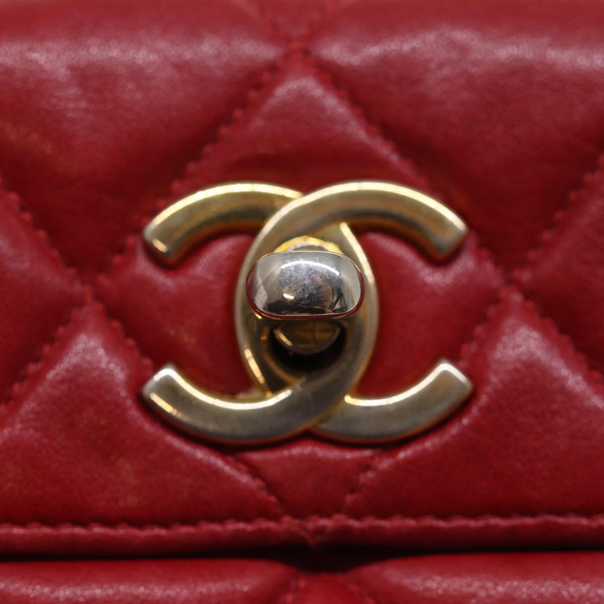 CHANEL Matelasse Waist bag Lamb Skin Red CC Auth bs15006