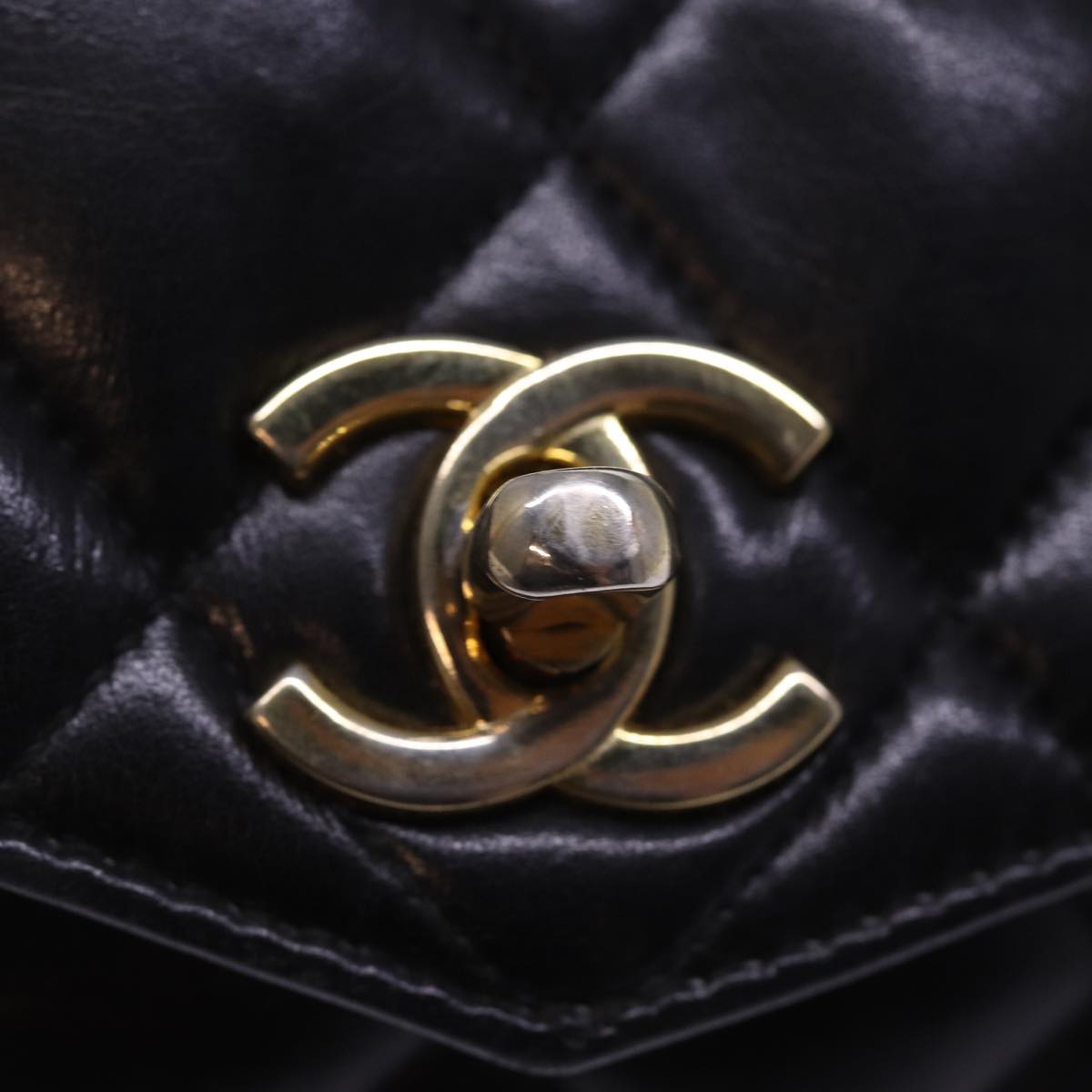 CHANEL Matelasse Waist bag Lamb Skin Black CC Auth bs15009