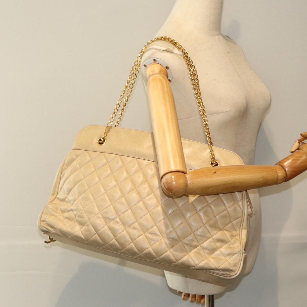 CHANEL Matelasse Chain Shoulder Bag Lamb Skin Beige CC Auth bs15118