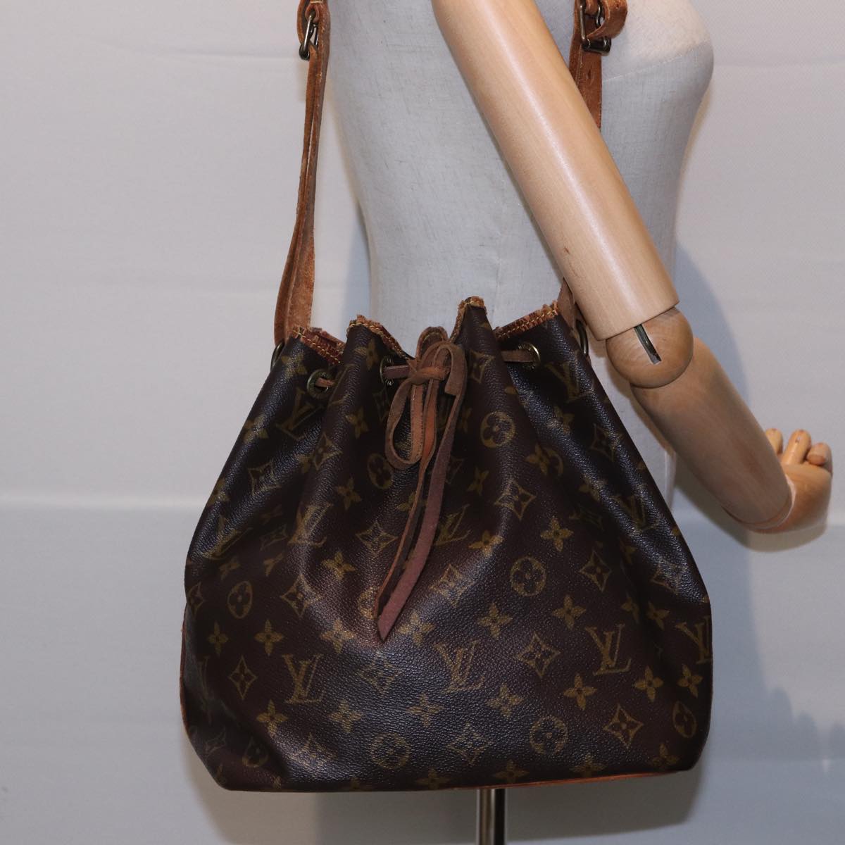 LOUIS VUITTON Monogram Petit Noe Shoulder Bag M42226 LV Auth bs15318