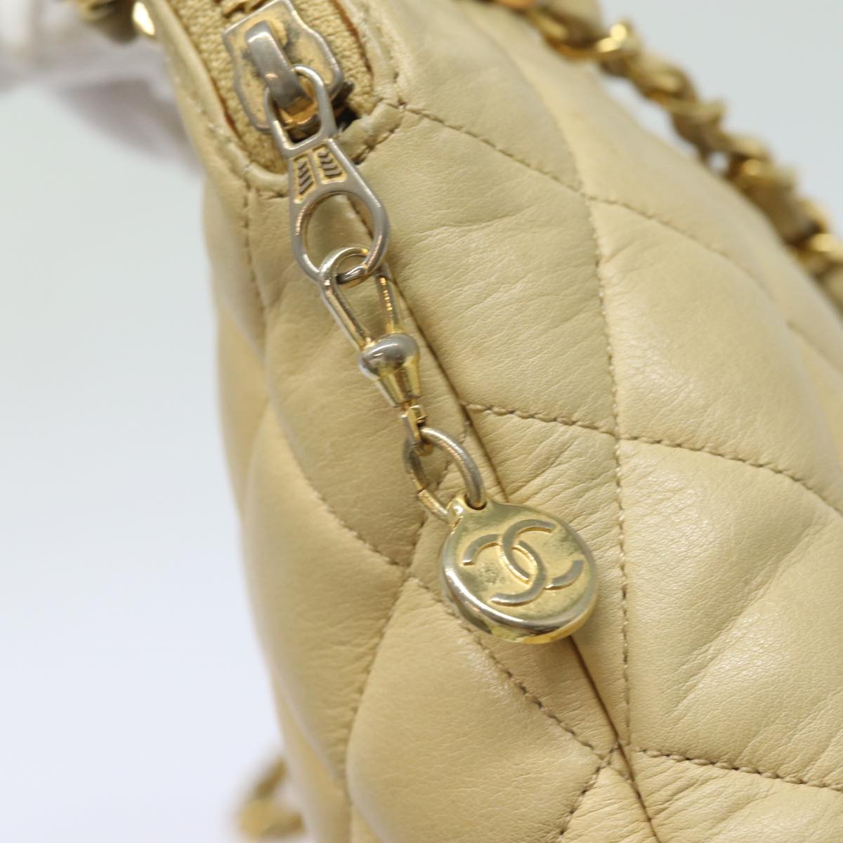 CHANEL Matelasse Chain Shoulder Bag Leather Beige CC Auth bs15440