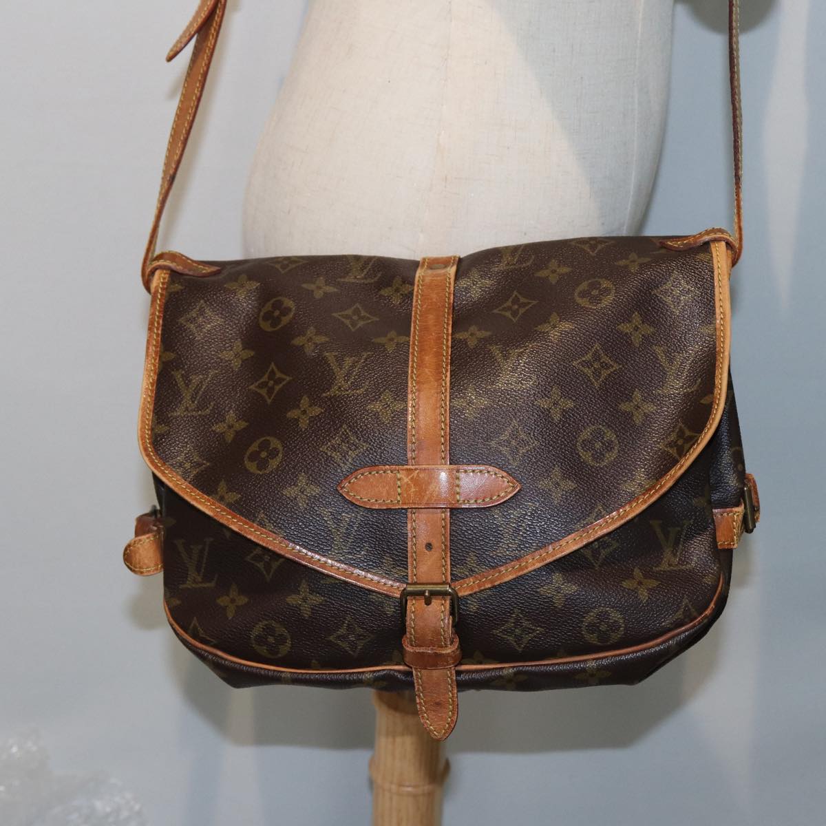 LOUIS VUITTON Monogram Saumur 30 Shoulder Bag M42256 LV Auth bs15517