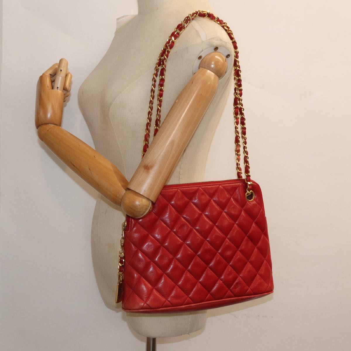 CHANEL Matelasse Chain Shoulder Bag Leather Red CC Auth bs15700