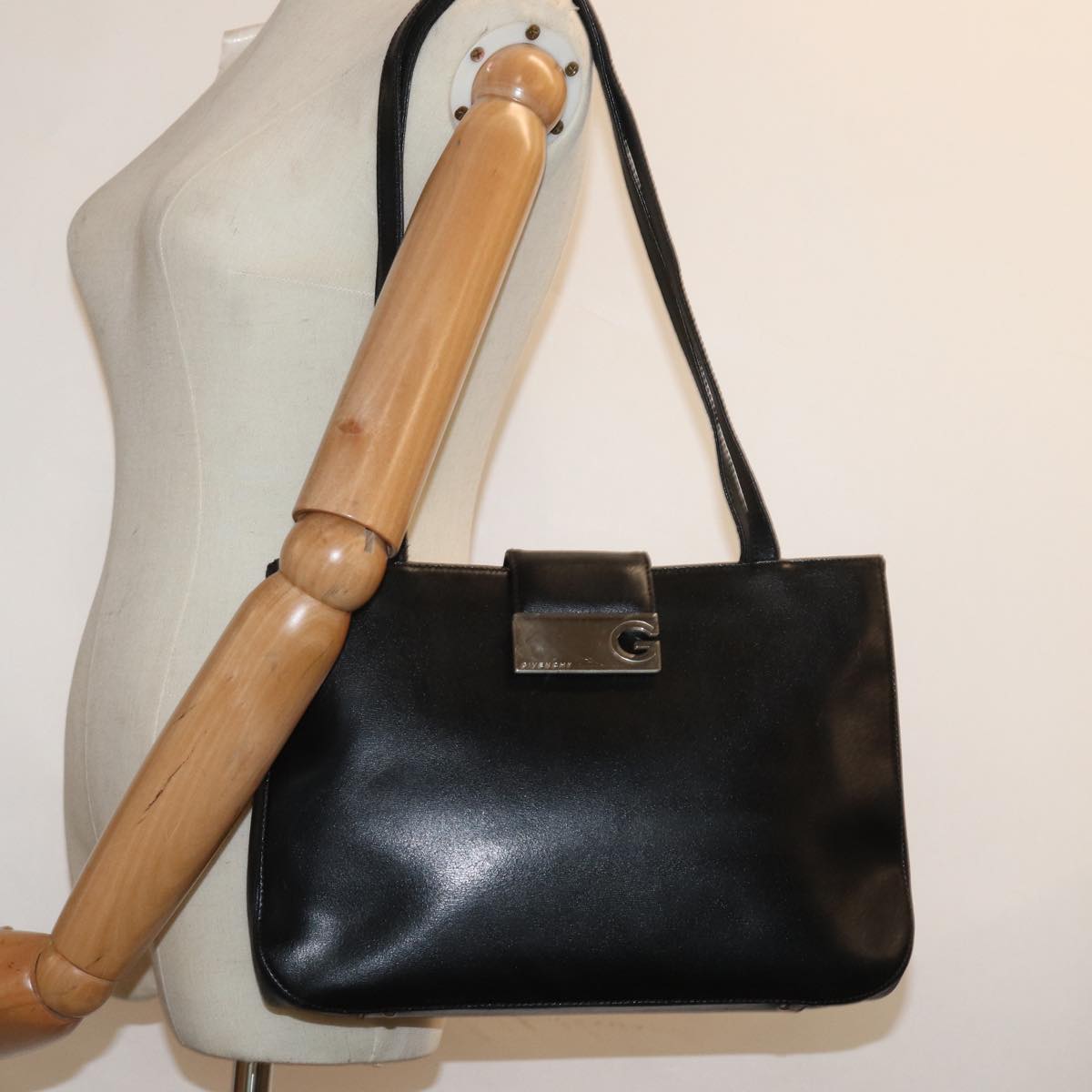 GIVENCHY Shoulder Bag Leather Black Auth bs15809