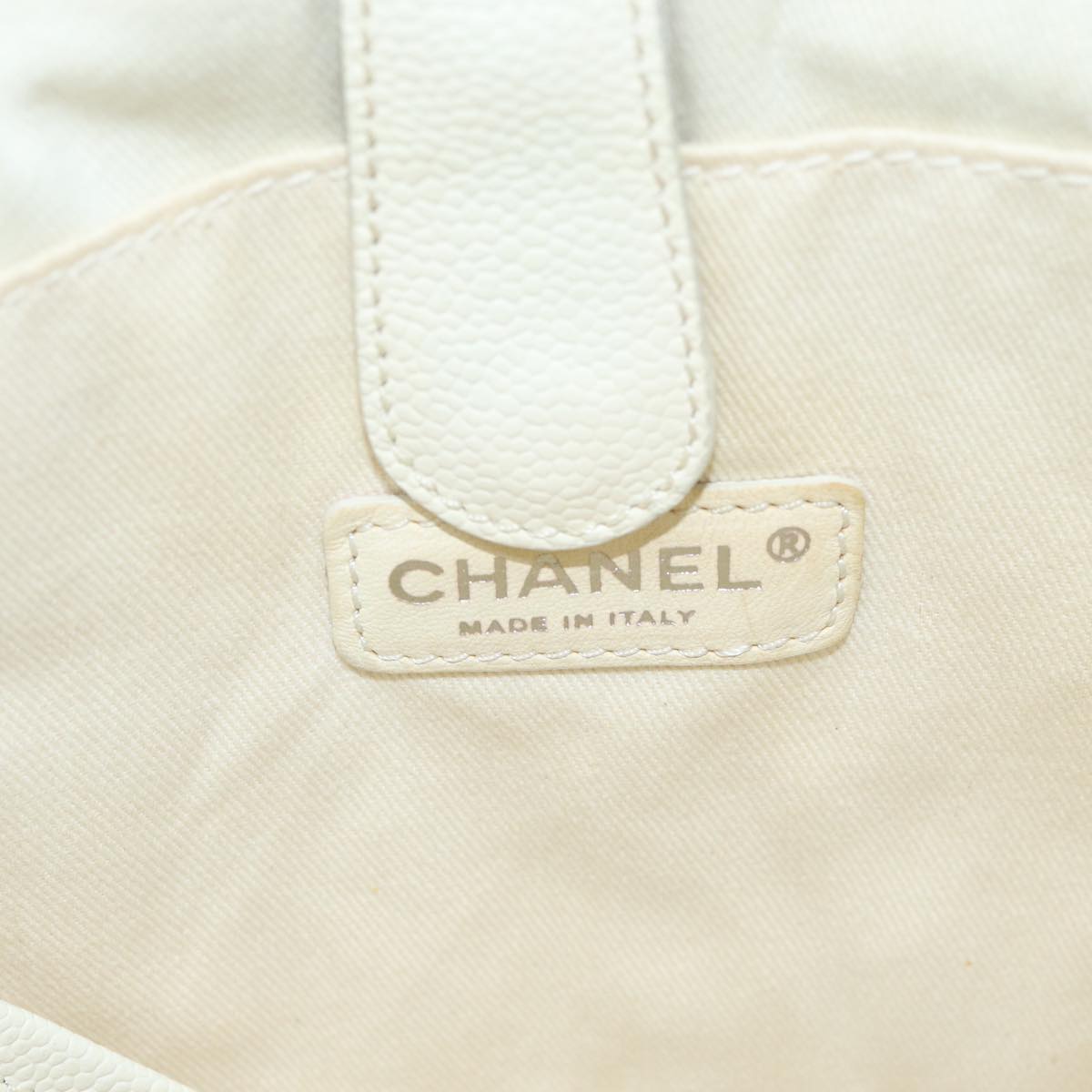 CHANEL Tote Bag Canvas White CC Auth bs15848