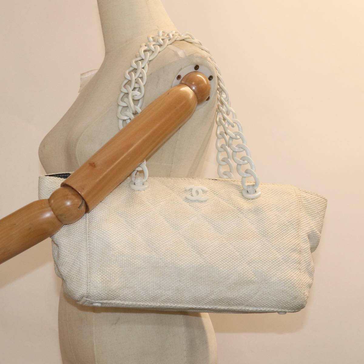 CHANEL Matelasse Chain Tote Bag Raffia White CC Auth bs15861