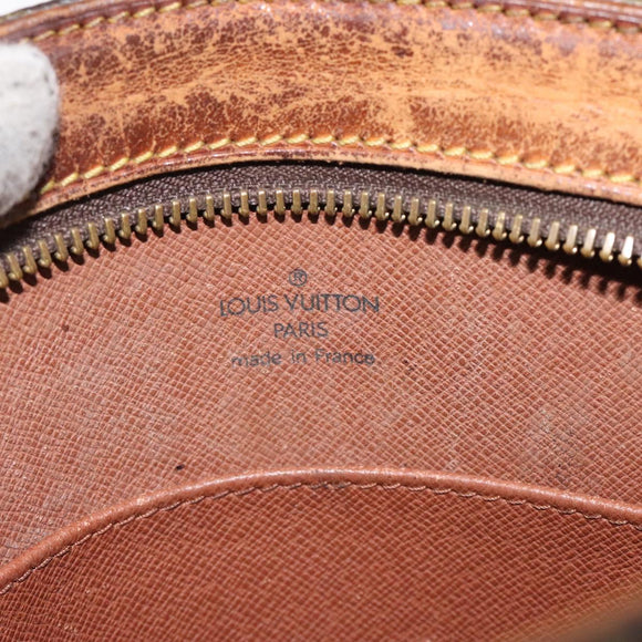 CHANEL Matelasse Pouch Enamel Beige CC Auth bs16140