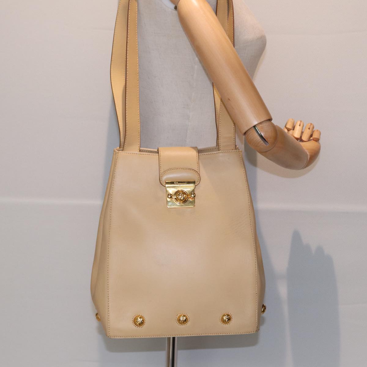 Salvatore Ferragamo Shoulder Bag Leather Beige Auth bs16284