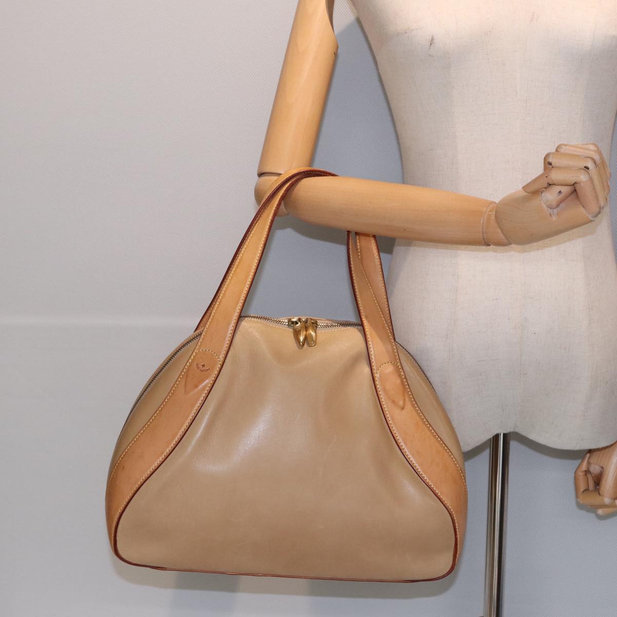 LOUIS VUITTON Nomad leather Hand Bag Paris Saint Germain Only Beige Auth bs16297