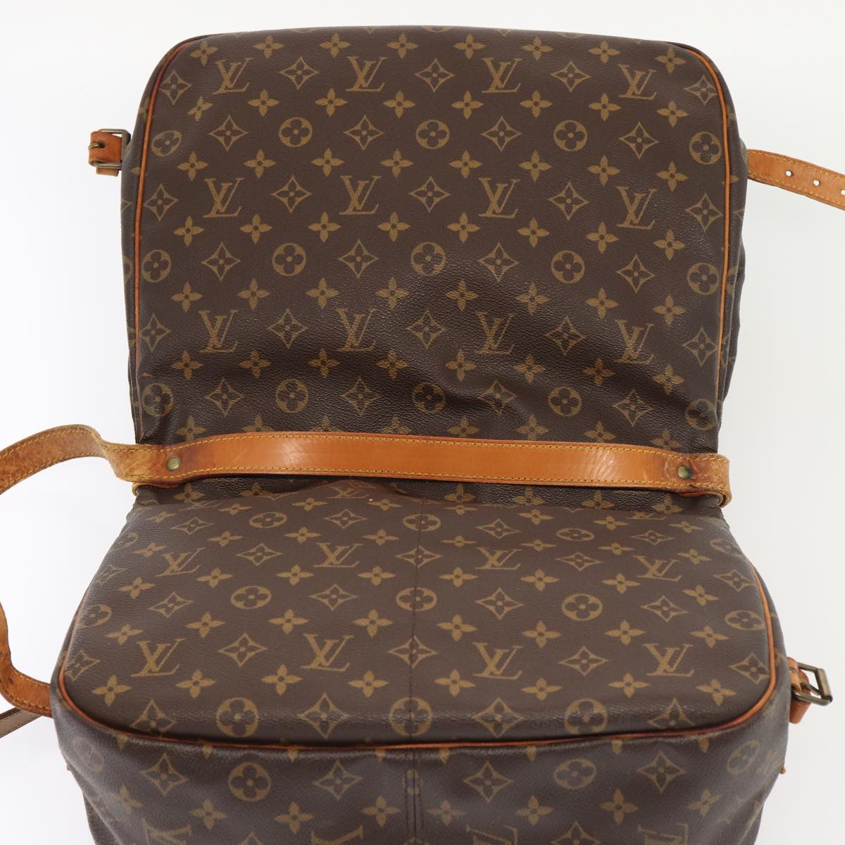 LOUIS VUITTON Monogram Saumur 35 Shoulder Bag M42254 LV Auth bs16798