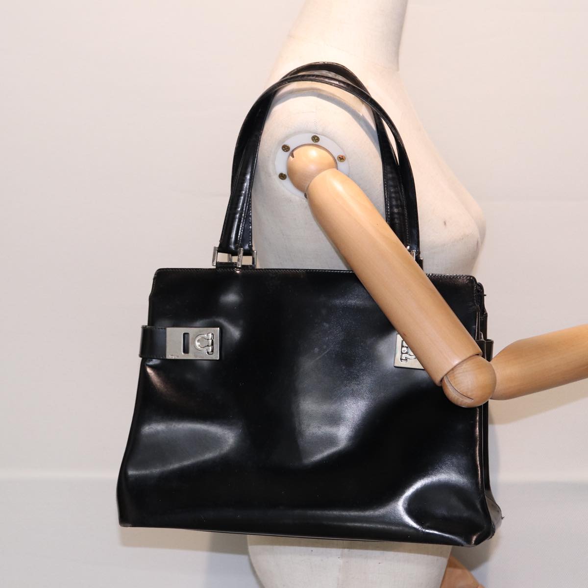 Salvatore Ferragamo Gancini Tote Bag Leather Black Silver Auth bs17334