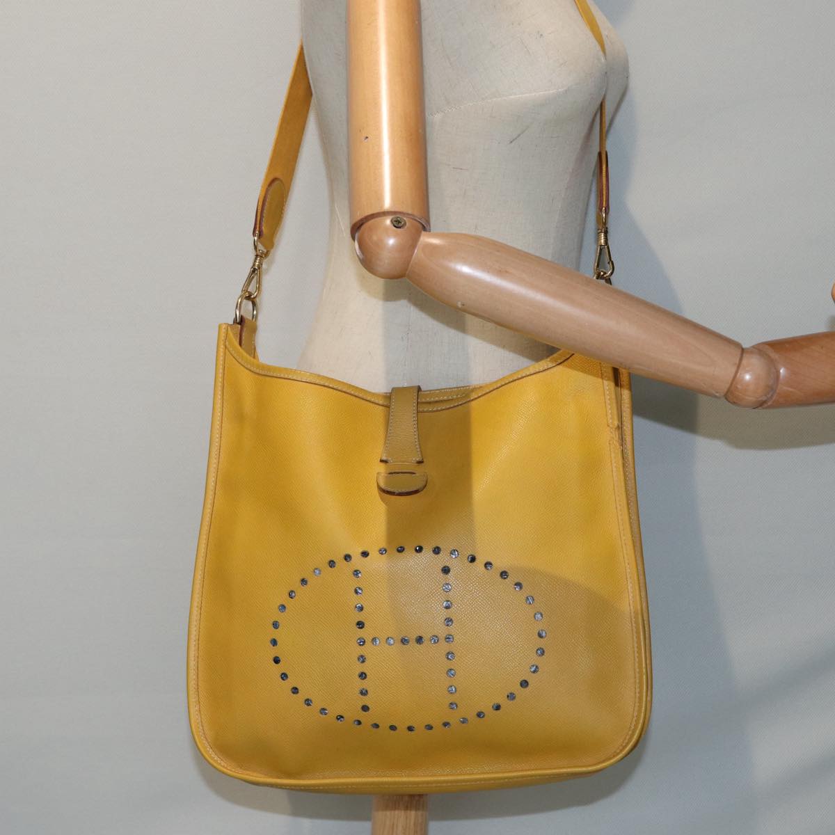 HERMES Evelyn PM Shoulder Bag Leather Yellow Gold Auth bs17364