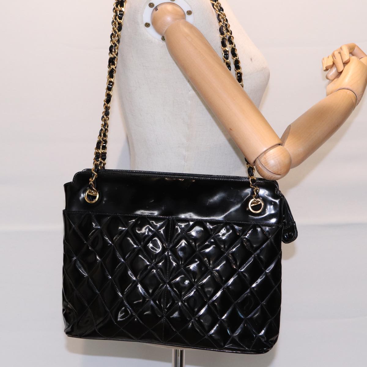 CHANEL Matelasse Chain Shoulder Bag Patent leather Black Gold CC Auth bs17830