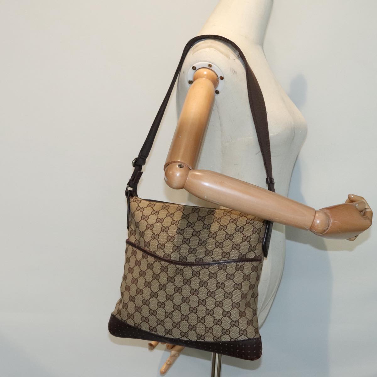 GUCCI GG Canvas Shoulder Bag Beige Auth bs18113