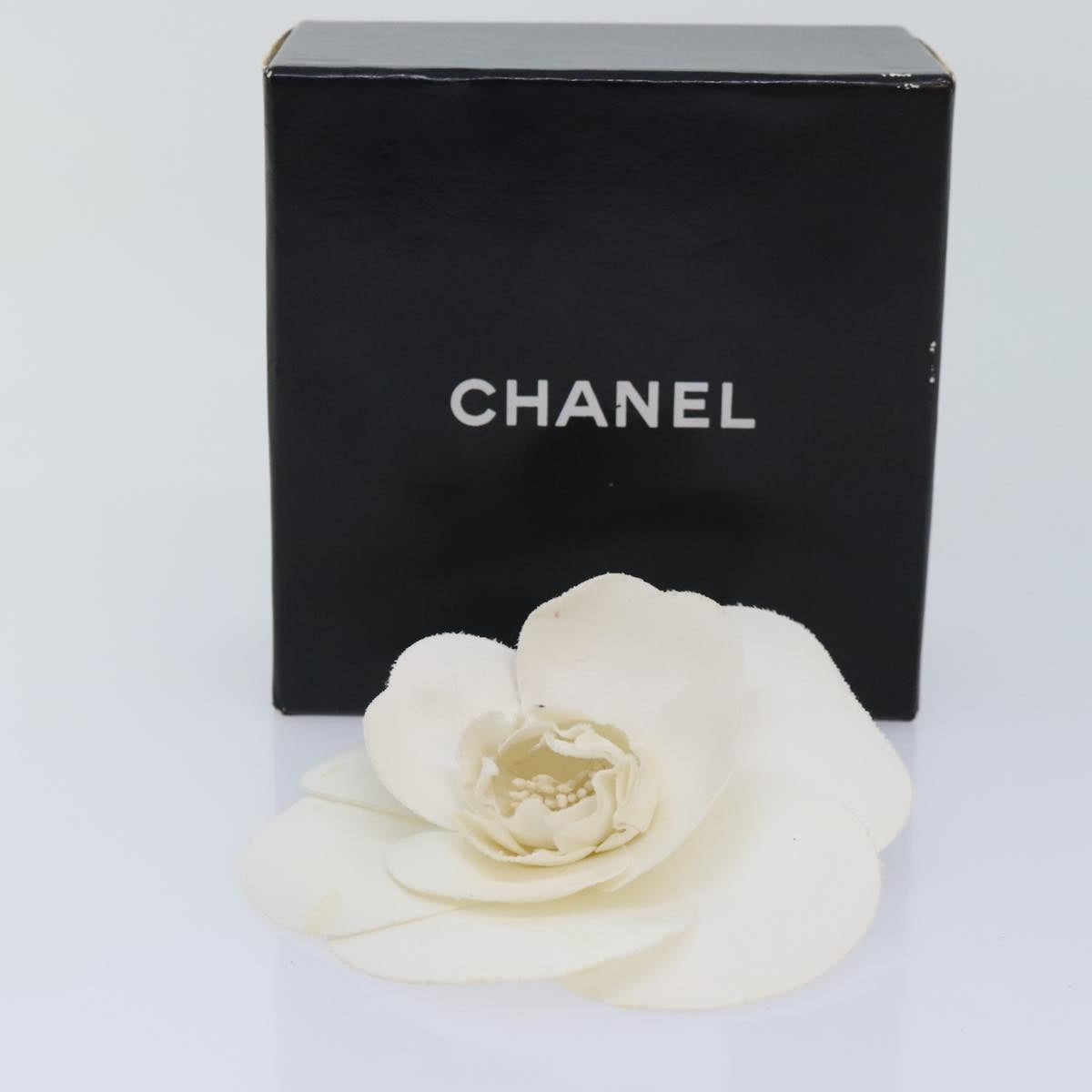 CHANEL Camelia Brooch Canvas White CC Auth bs18166