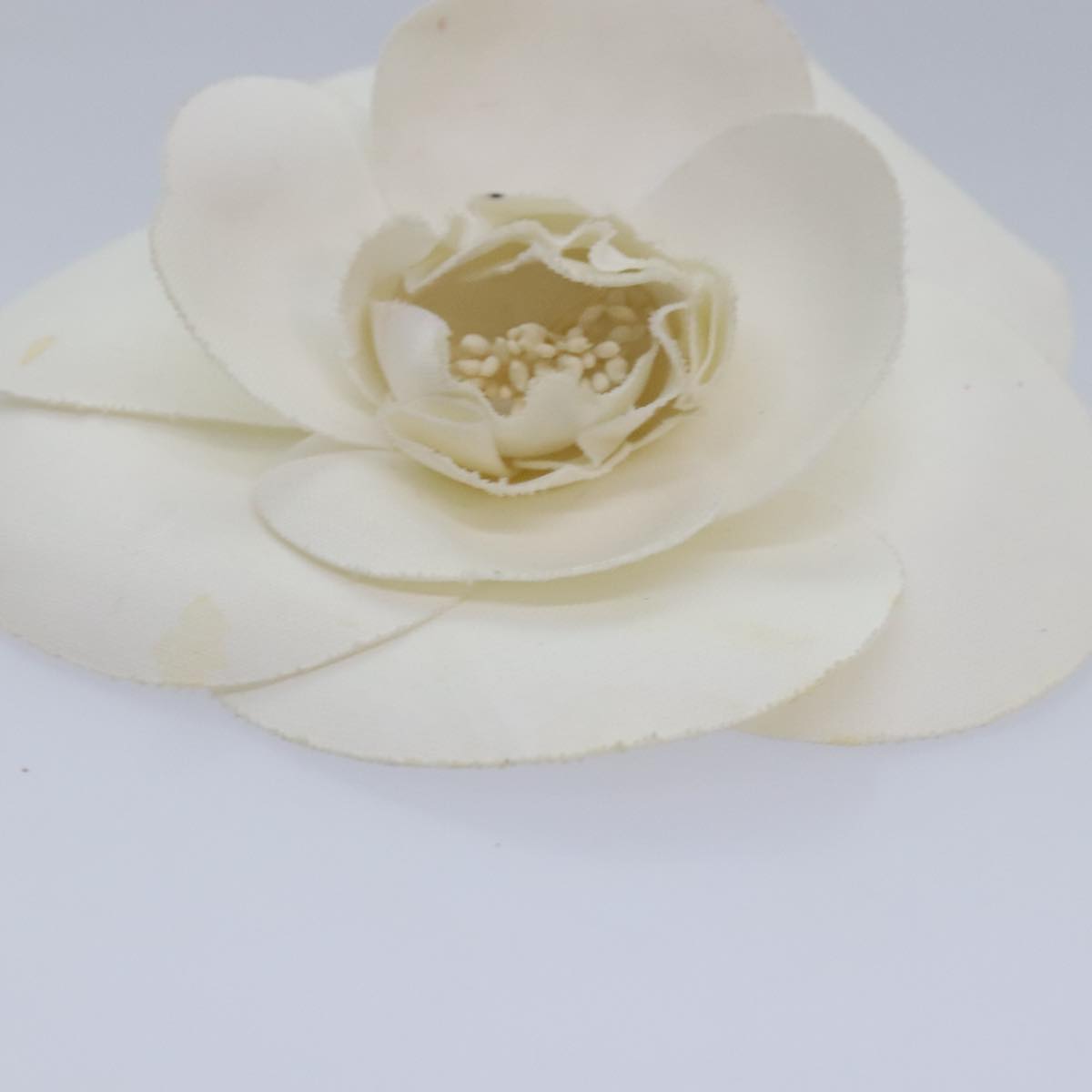 CHANEL Camelia Brooch Canvas White CC Auth bs18166