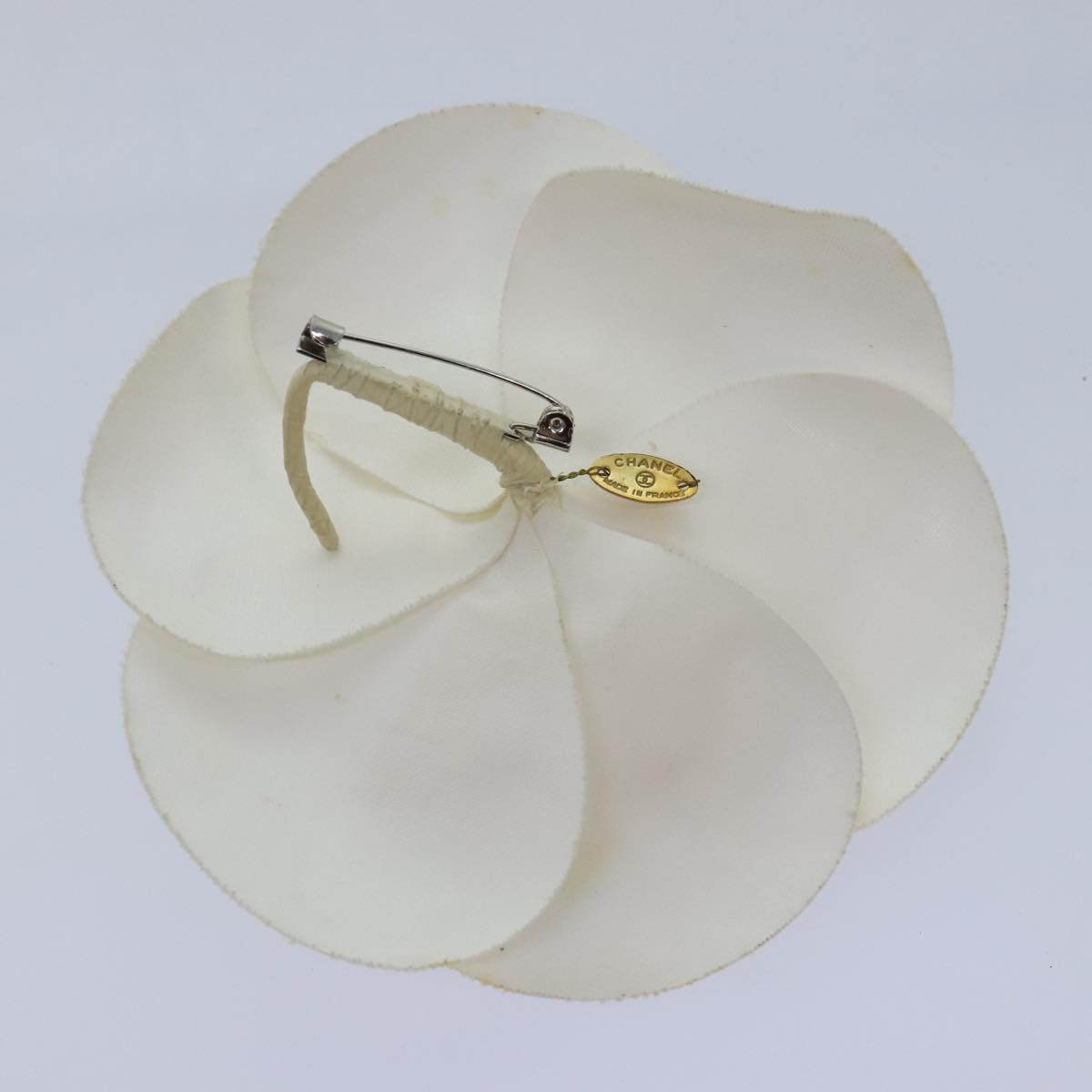 CHANEL Camelia Brooch Canvas White CC Auth bs18166