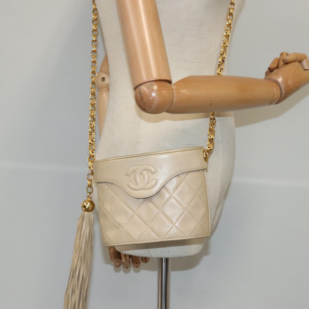 CHANEL Matelasse Chain Shoulder Bag Lamb Skin Beige Gold CC Auth bs18171