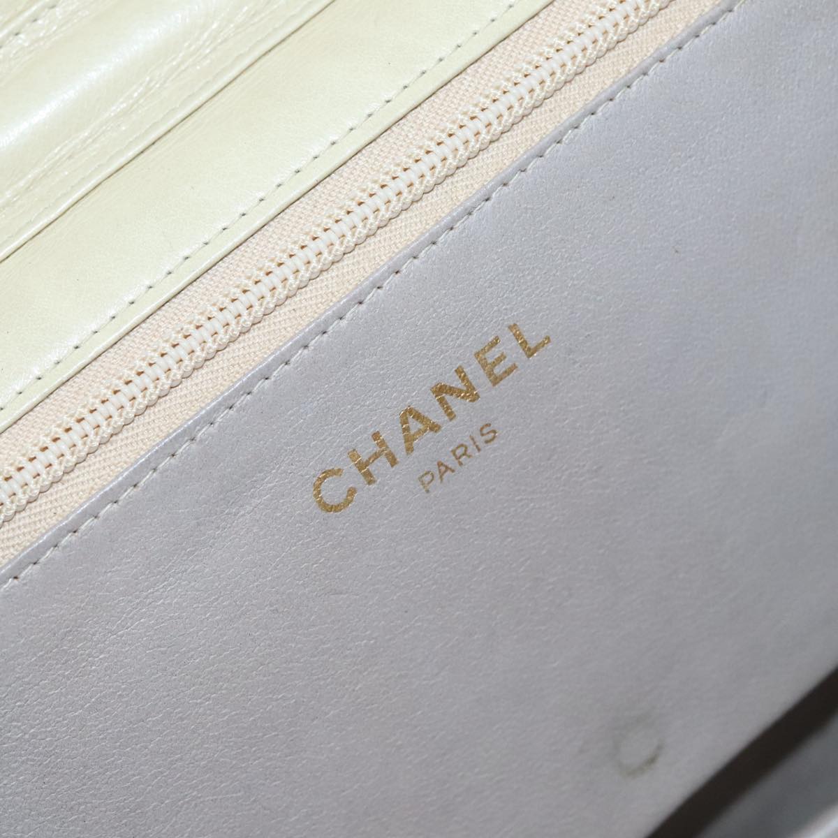 CHANEL Chain Shoulder Bag Leather Beige CC Auth bs18322