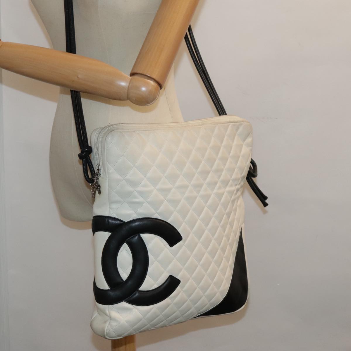 CHANEL Cambon Line Matelasse Shoulder Bag Leather White Silver CC Auth bs18413