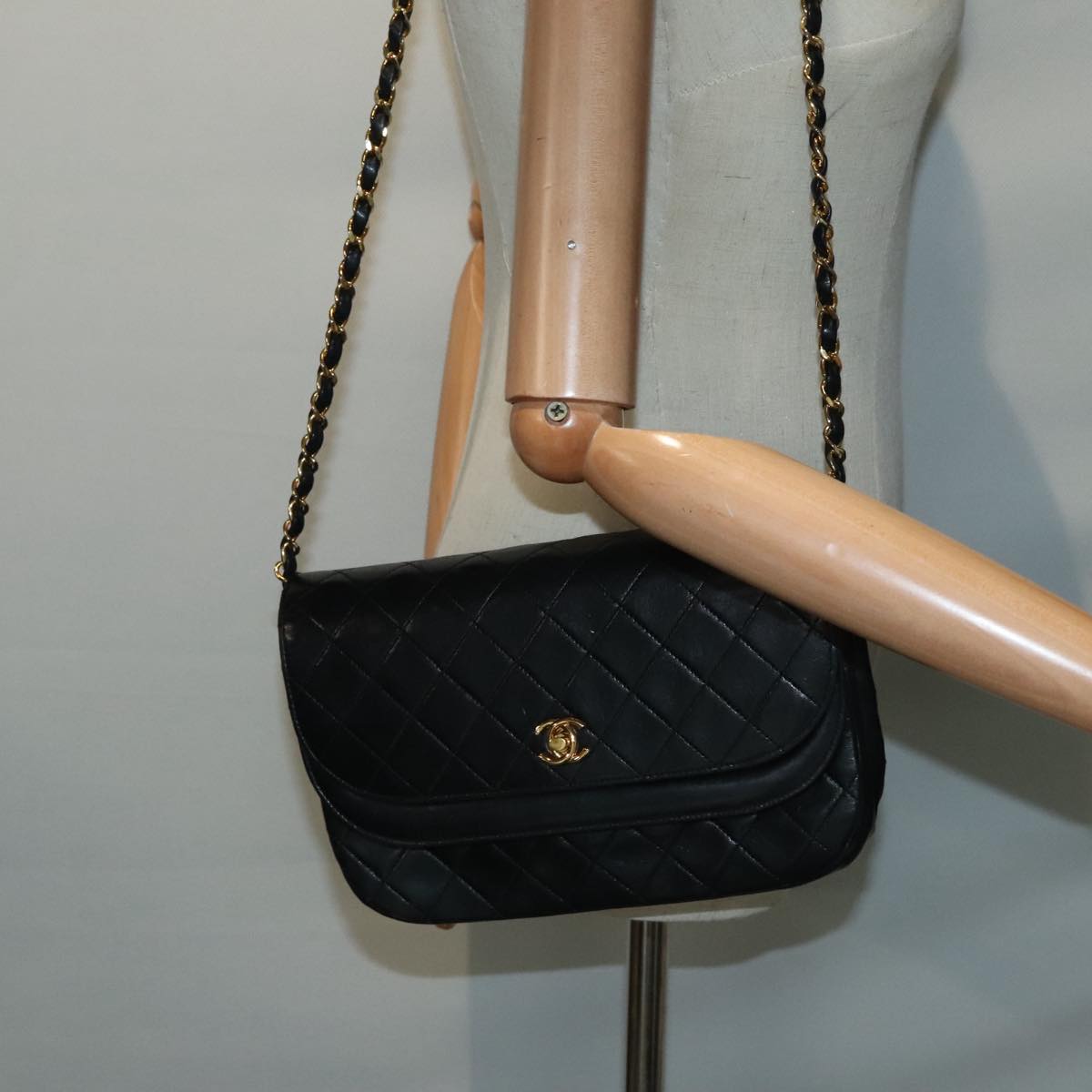 CHANEL Matelasse Chain Shoulder Bag Lamb Skin Gold Black CC Auth bs18449