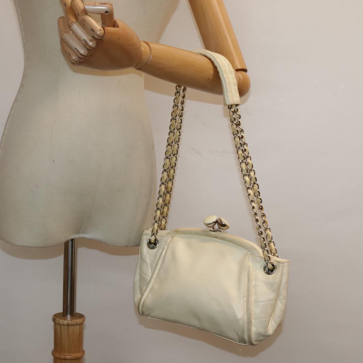 CHANEL Matelasse Chain Shoulder Bag Leather Beige Silver CC Auth bs18463