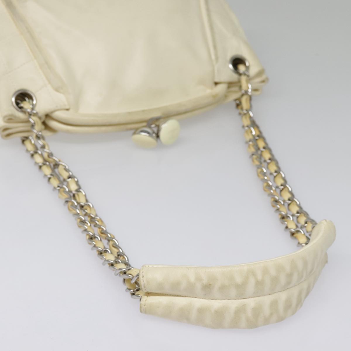 CHANEL Matelasse Chain Shoulder Bag Leather Beige Silver CC Auth bs18463