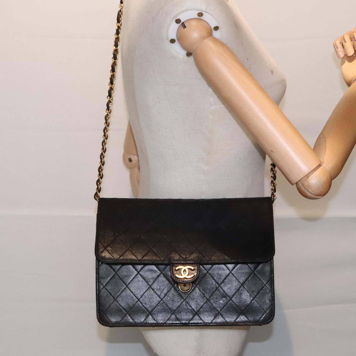 CHANEL Matelasse Chain Shoulder Bag Lamb Skin Gold Black CC Auth bs18483