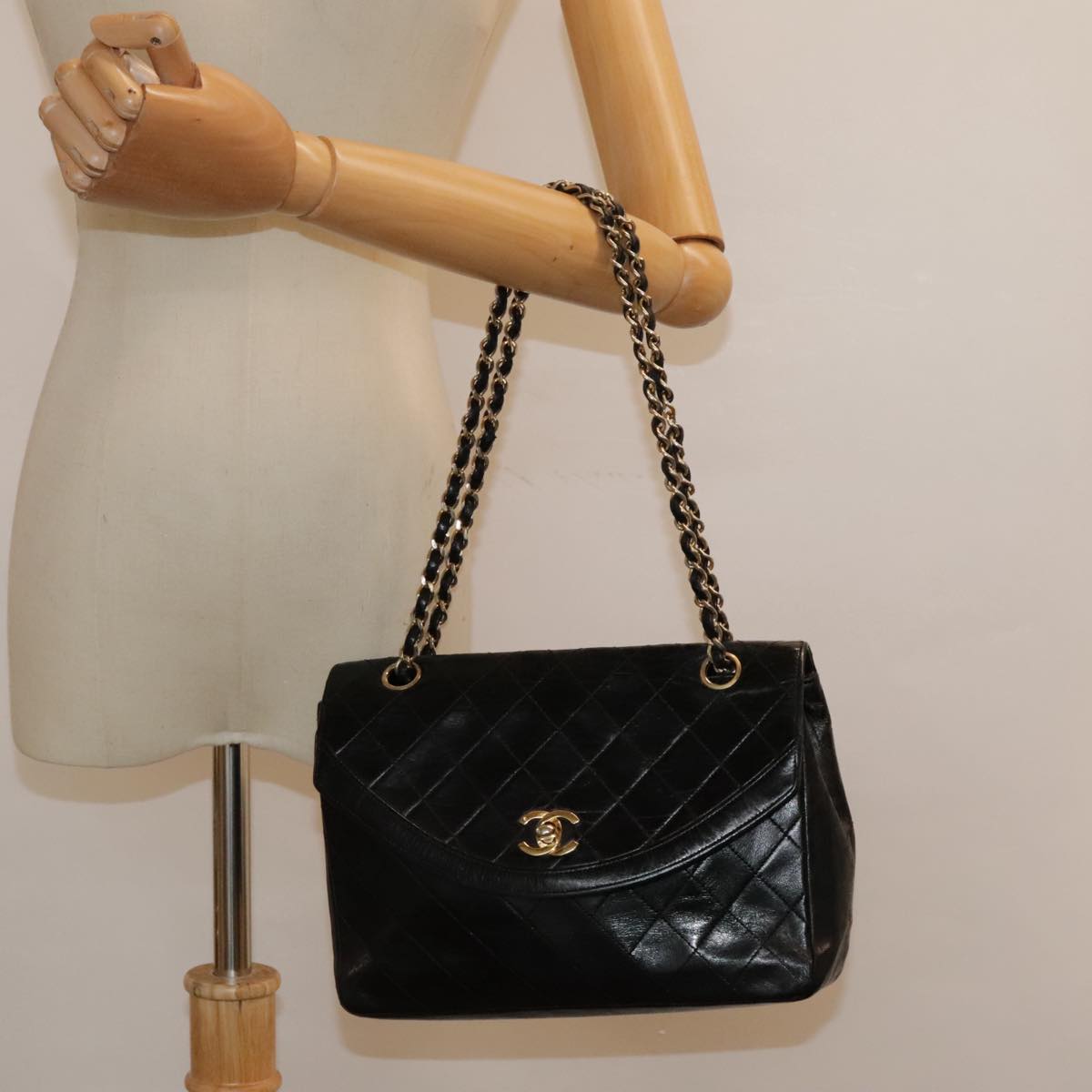 CHANEL Matelasse Chain Shoulder Bag Lamb Skin Gold Black CC Auth bs18532