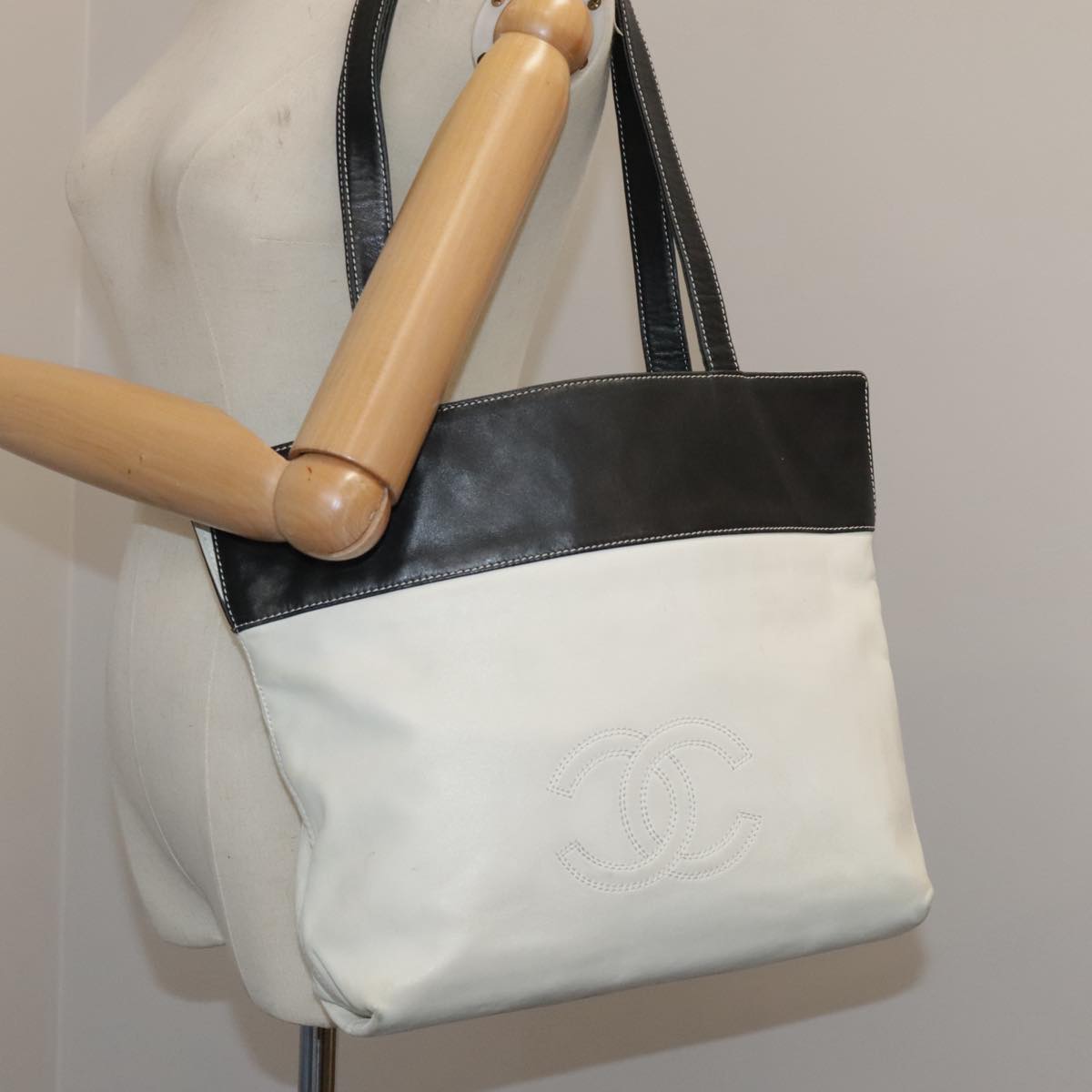 CHANEL COCO Mark Tote Bag Leather White Black CC Auth bs18647