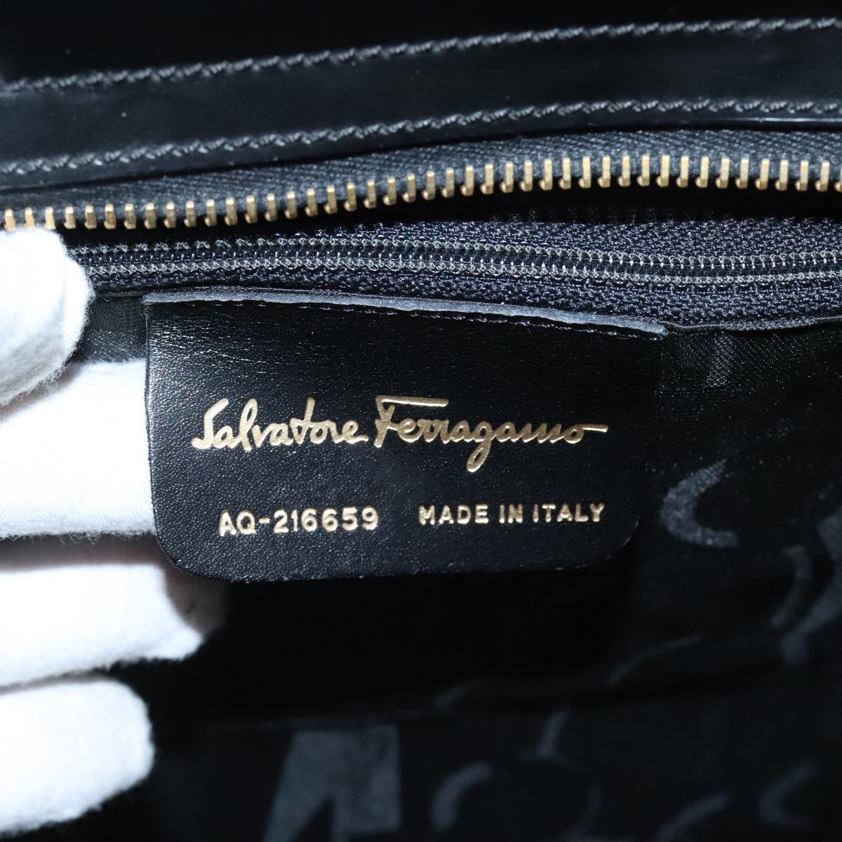 Salvatore Ferragamo Gancini Shoulder Bag Patent leather Black Gold Auth bs18810