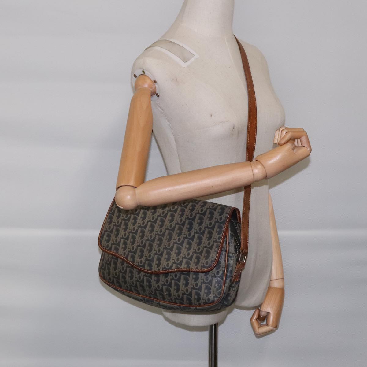 Christian Dior Trotter Canvas Shoulder Bag Brown Auth bs18818