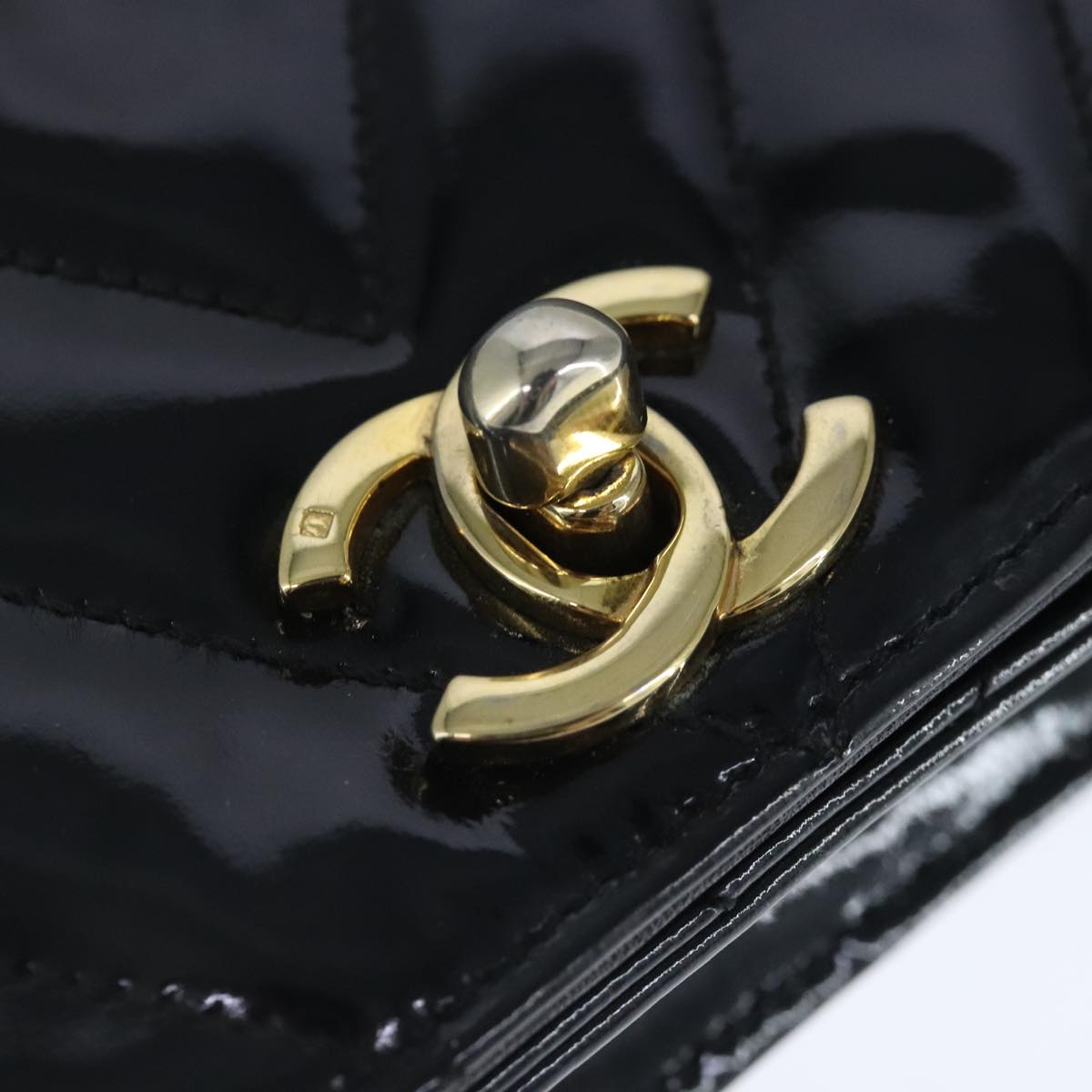 CHANEL V Stitch Waist bag Patent leather Black Gold CC Auth bs18829