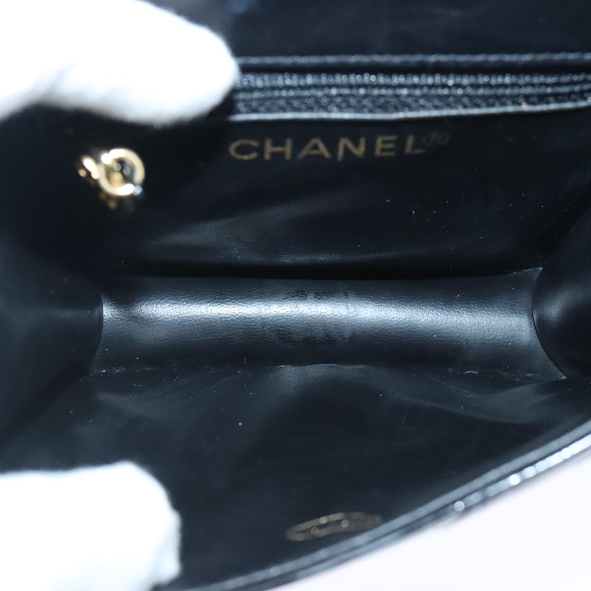 CHANEL V Stitch Waist bag Patent leather Black Gold CC Auth bs18829