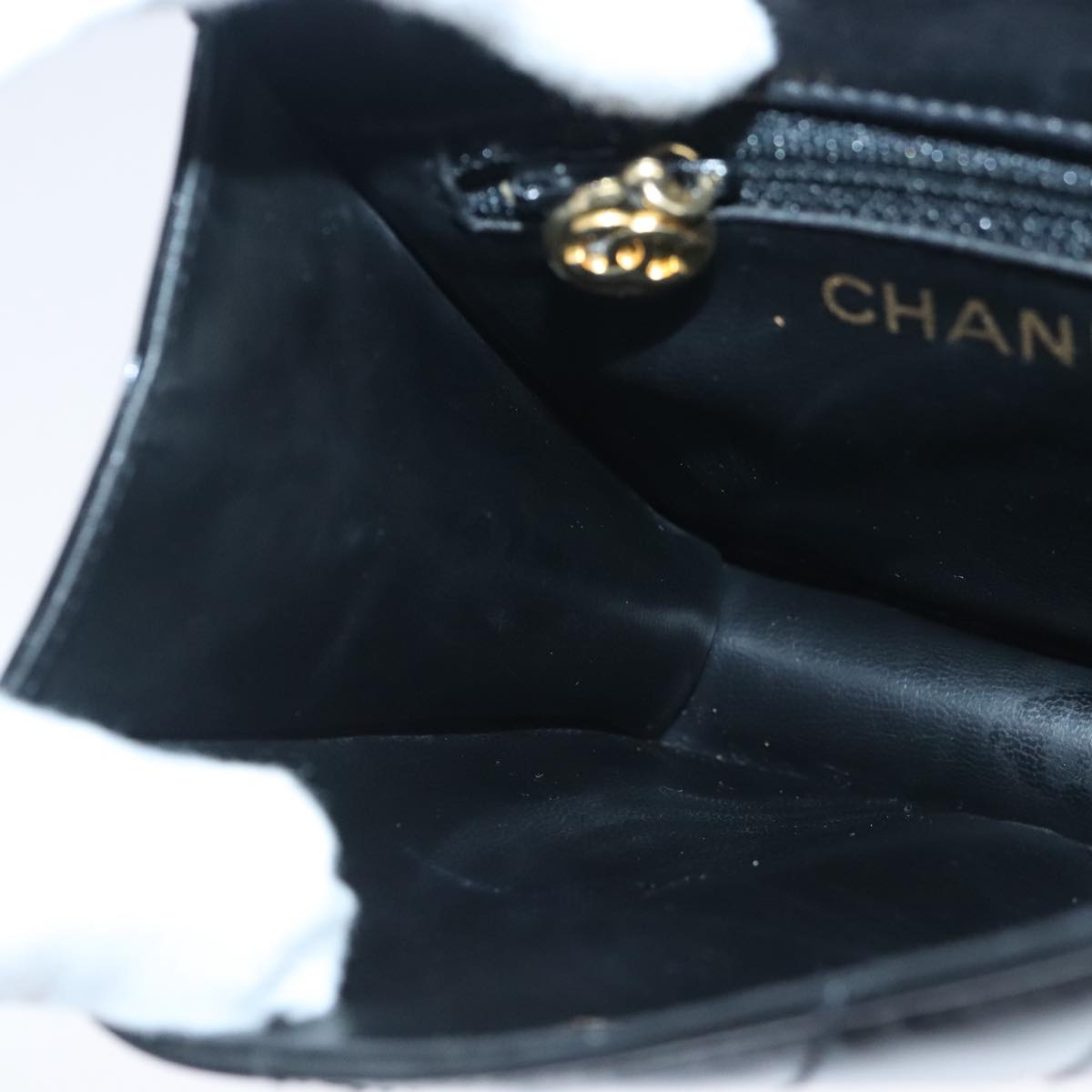 CHANEL V Stitch Waist bag Patent leather Black Gold CC Auth bs18829