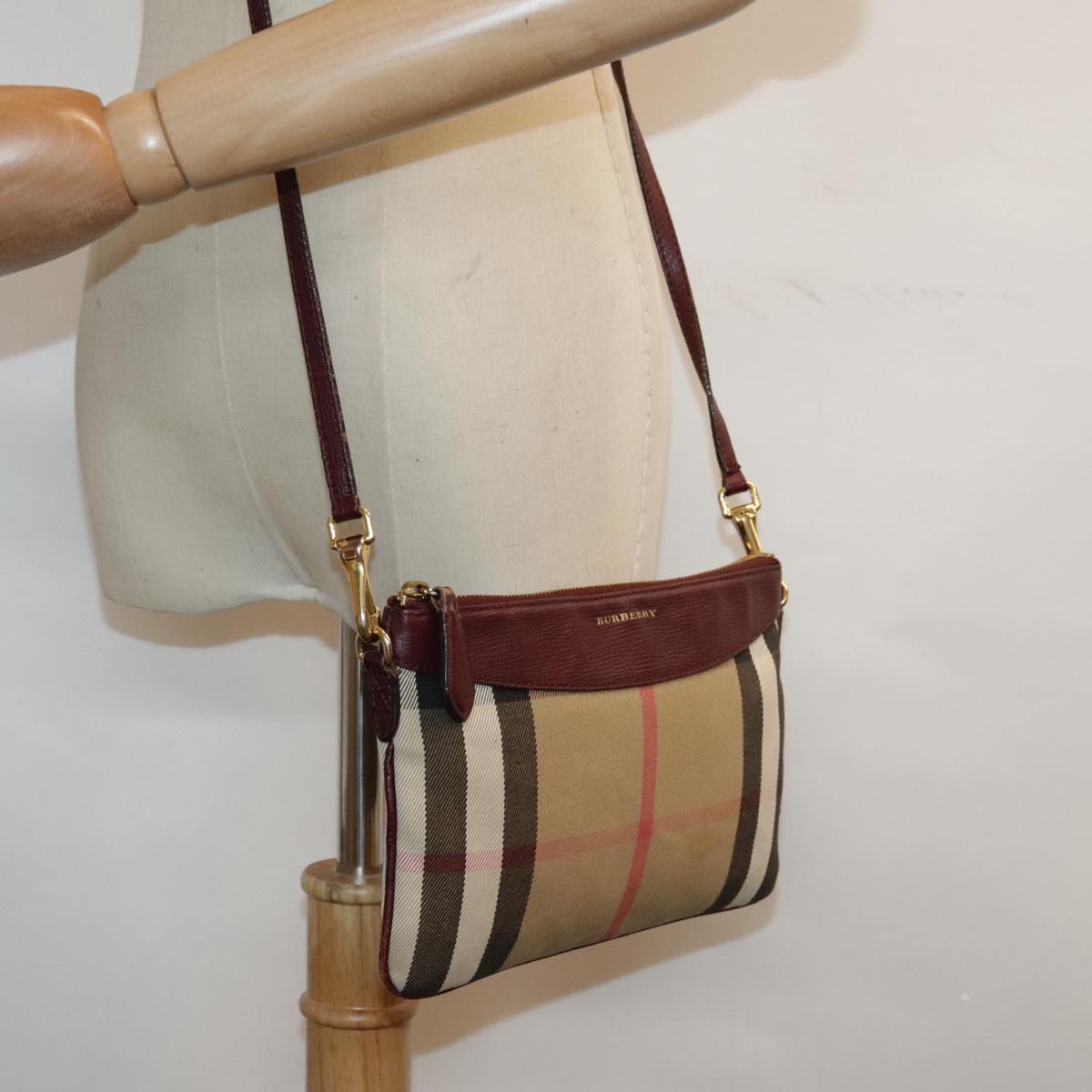 BURBERRY Nova Check Shoulder Bag Canvas Leather Beige Wine Red gold Auth bs18849