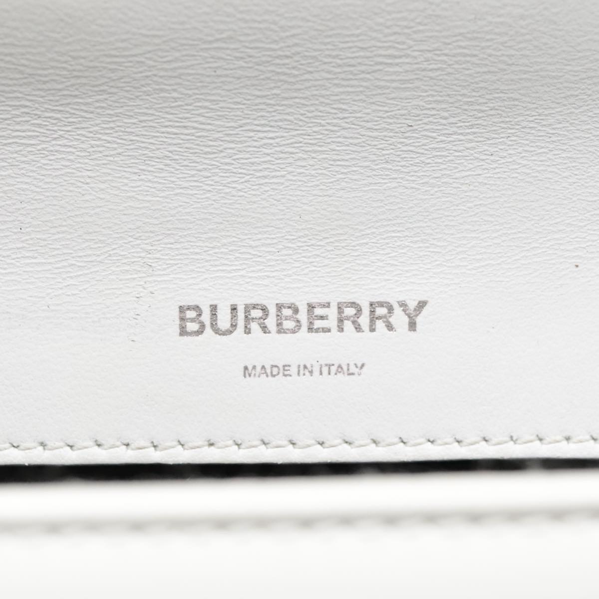 BURBERRY Roller Chain Shoulder Bag Patent leather White Silver Auth bs18894