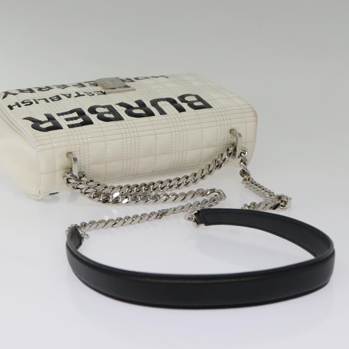 BURBERRY Roller Chain Shoulder Bag Patent leather White Silver Auth bs18894