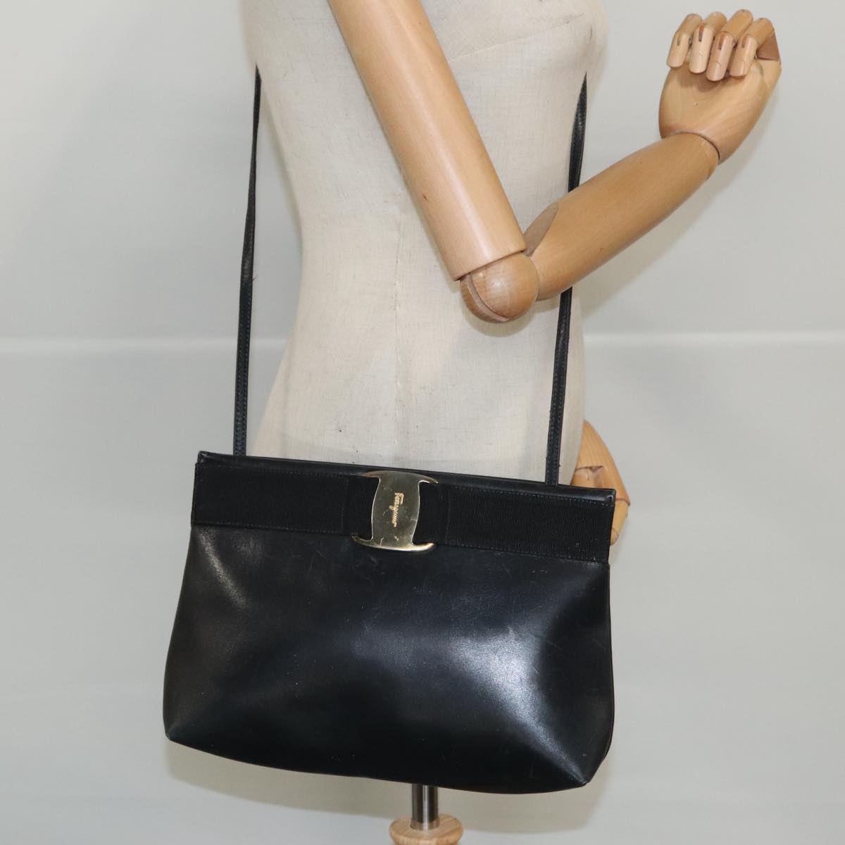 Salvatore Ferragamo Shoulder Bag Leather Black Gold Auth bs19045