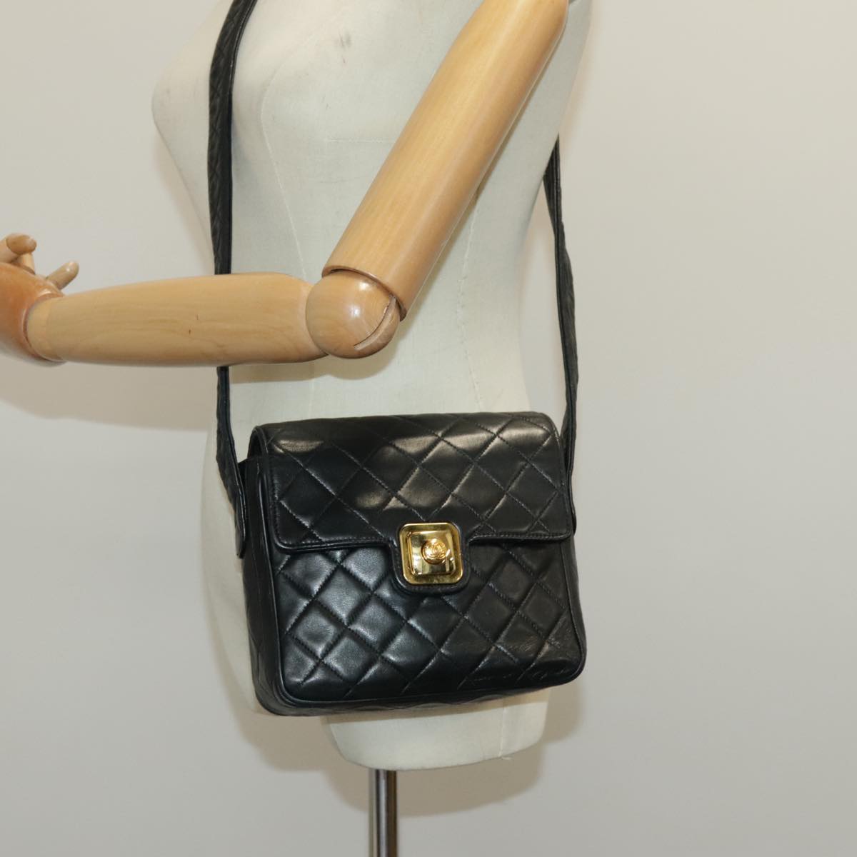 CHANEL Matelasse Shoulder Bag Lamb Skin Black Gold CC Auth bs19046