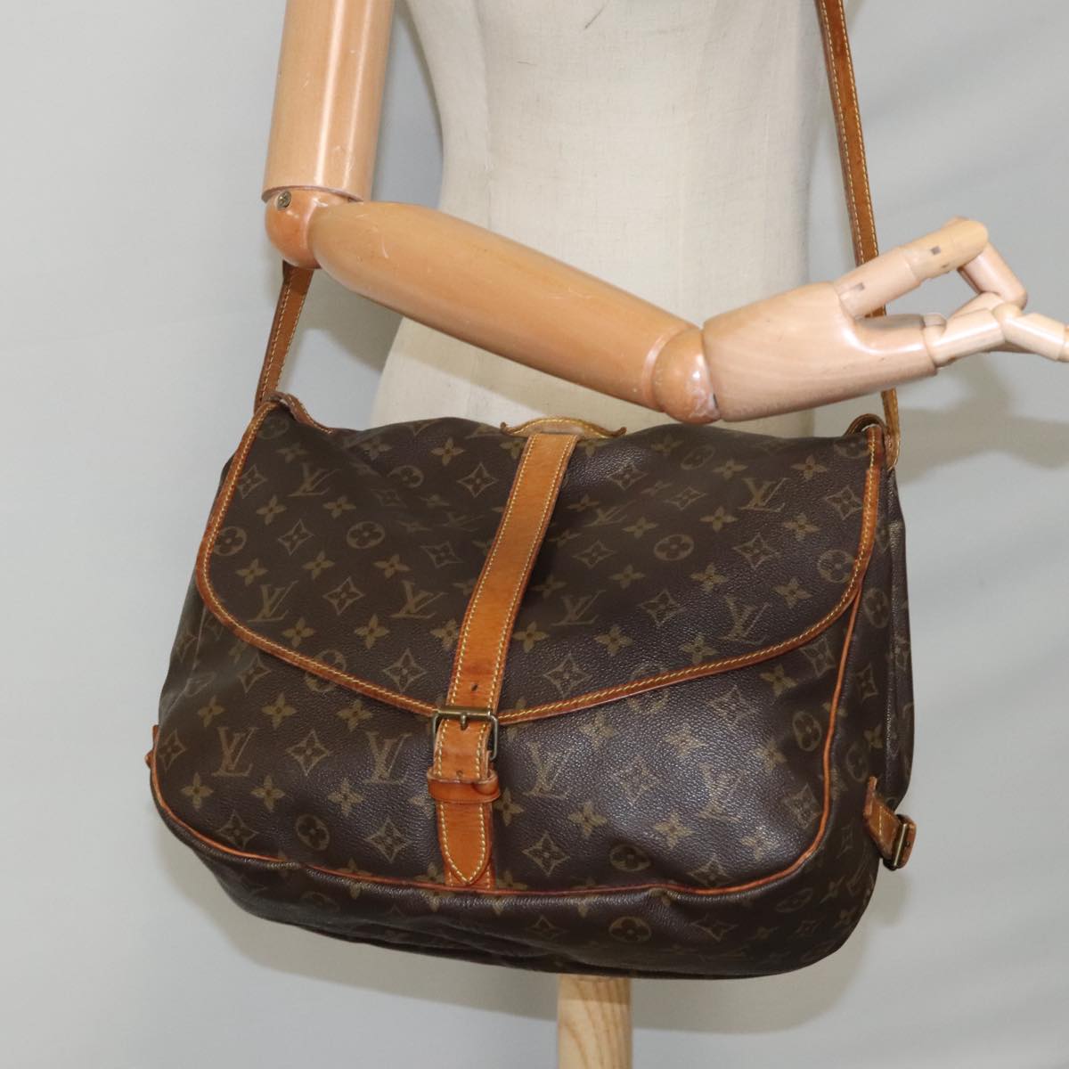 LOUIS VUITTON Monogram Saumur 35 Shoulder Bag M42254 LV Auth bs19050