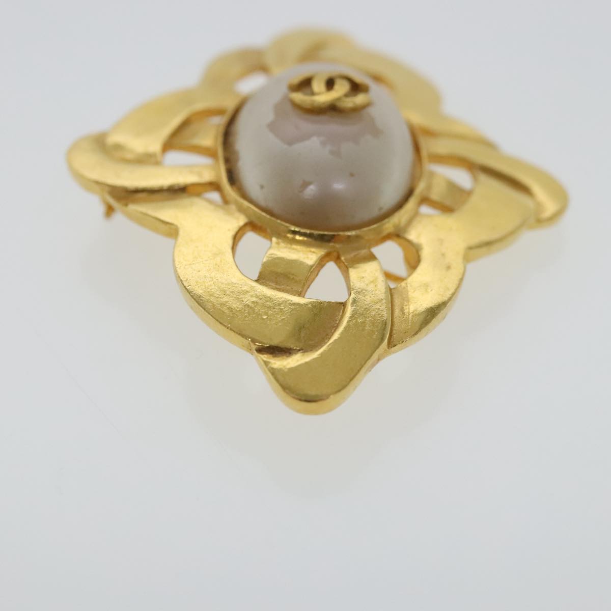 CHANEL Brooch metal Gold Tone CC Auth bs19066